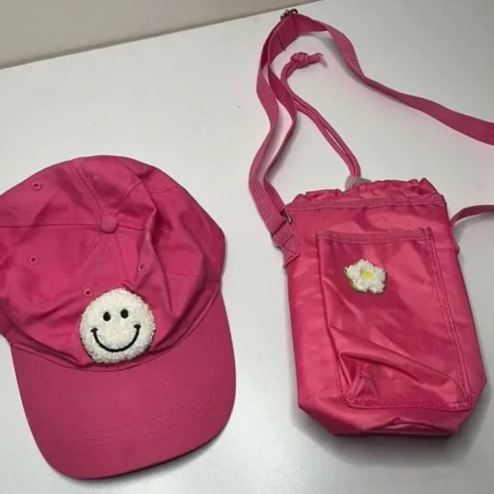 Pink smiley Face Hat & Flower Water Bottle Holder